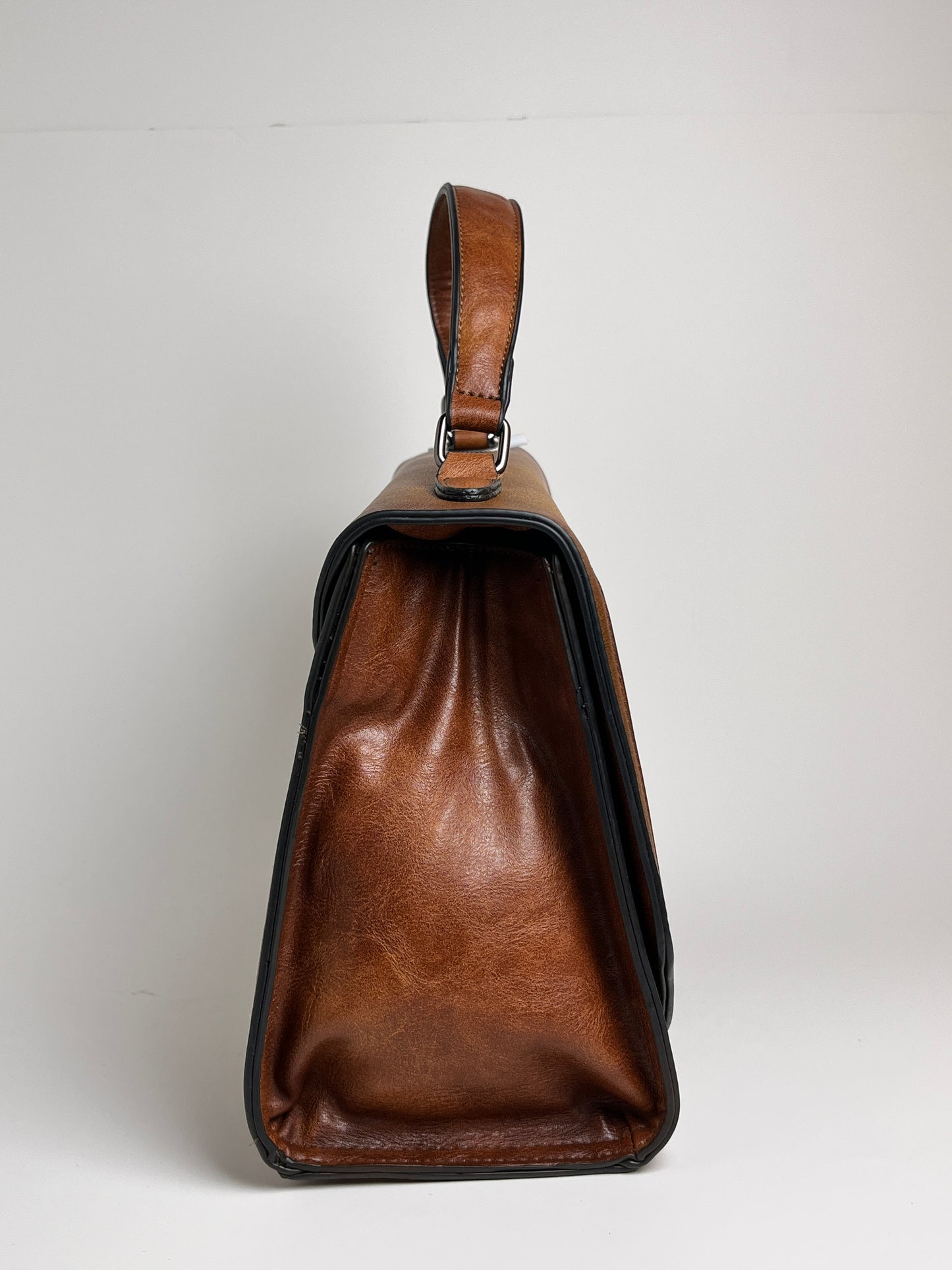 “Artisan Leather Tote Bag – Handcrafted Vintage Satchel with Embossed Rabbit Design”
